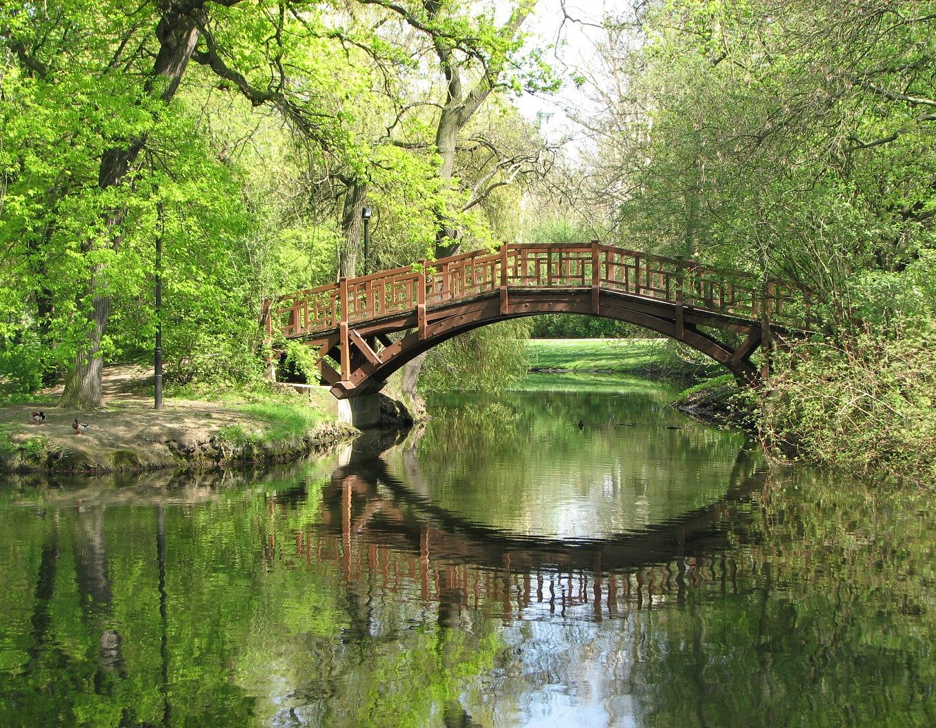 Brücke im Park / (c) AdobeStock