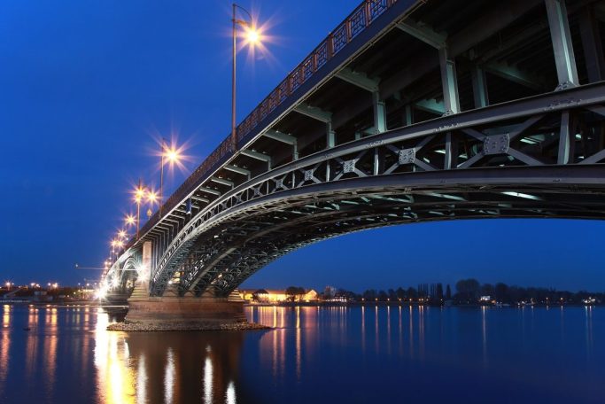 Theodor-Heuss-Brücke, Mainz / (c) AdobeStock